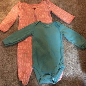 Girls 9 mo. bodysuit & sleeper